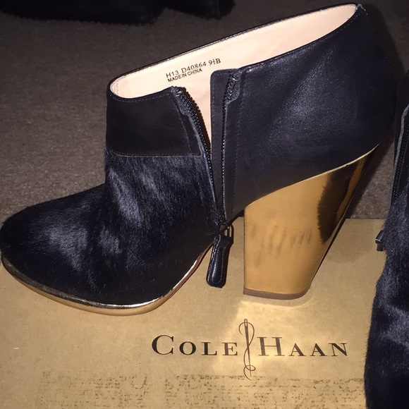 Black leather and fur booties - Picture 2 of 5